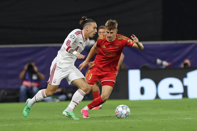 LINZ, AUSTRIA - OCTOBER 14: Kostas Tsimikas of Liverpool and Krystof Danek of LASK during the UEFA Champions League league phase matchday 2 match between LASK and Liverpool at Oberoesterreich Arena on October 14, 2026 in Linz, Austria. (Photo by Severin Aichbauer Sports Press Photo SPP) Copyright: xSeverinxAichbauer SPPx Sportspressphoto_SPR255655