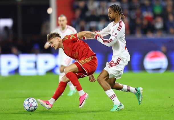 Bradley Barcola of Liverpool and Krystof Danek of LASK LASK v Liverpool, UEFA Champions League, Football, Raiffeisen Arena, Linz, Austria - 14 Oct 2026Linz Raiffeisen Arena Austria  Copyright: xMichaelxZemanek Shutterstockx 17215434s