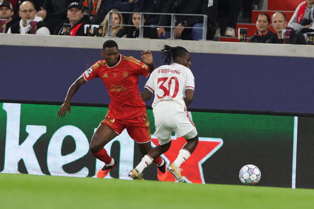 LINZ, AUSTRIA - OCTOBER 14: Yvan Dibango of LASK and Jeremie Frimpong of Liverpool during the UEFA Champions League league phase matchday 2 match between LASK and Liverpool at Oberoesterreich Arena on October 14, 2026 in Linz, Austria. (Photo by Severin Aichbauer Sports Press Photo SPP) Copyright: xSeverinxAichbauer SPPx Sportspressphoto_SPR255656