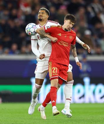 Ronald Araujo of Liverpool and Christoph Lang of LASK LASK v Liverpool, UEFA Champions League, Football, Raiffeisen Arena, Linz, Austria - 14 Oct 2026Linz Raiffeisen Arena Austria  Copyright: xMichaelxZemanek Shutterstockx 17215434t