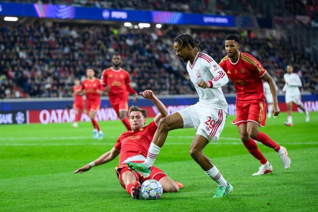 SOCCER - UEFA CL, LASK vs Liverpool LINZ,AUSTRIA,14.OCT.26 - SOCCER - UEFA Champions League, Linzer ASK vs Liverpool FC. Image shows Bradley Barcola (Liverpool) and Kasper Joergensen (LASK).  GEPAxpictures xChristianxMoser