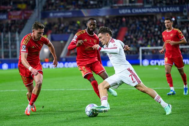 SOCCER - UEFA CL, LASK vs Liverpool LINZ,AUSTRIA,14.OCT.26 - SOCCER - UEFA Champions League, Linzer ASK vs Liverpool FC. Image shows Florian Wirtz (Liverpool), Kasper Joergensen and Melayro Bogarde (LASK).  GEPAxpictures xChristianxMoser