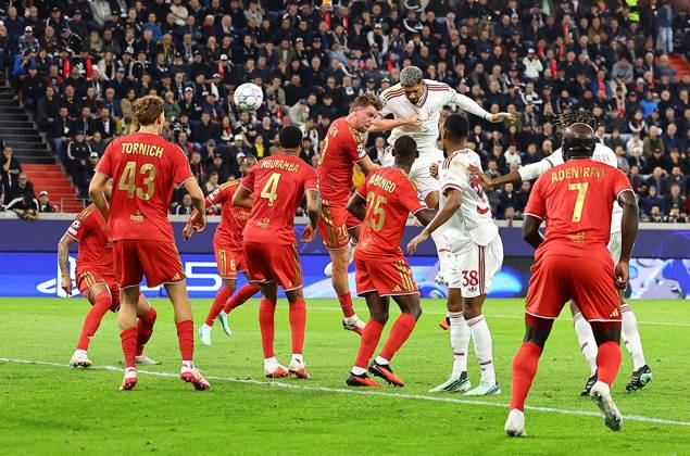 Ronald Araujo of Liverpool scores the opening goal LASK v Liverpool, UEFA Champions League, Football, Raiffeisen Arena, Linz, Austria - 14 Oct 2026Linz Raiffeisen Arena Austria  Copyright: xMichaelxZemanek Shutterstockx 17215434w