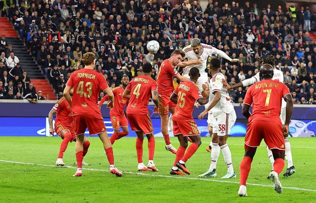 Ronald Araujo of Liverpool scores the opening goal LASK v Liverpool, UEFA Champions League, Football, Raiffeisen Arena, Linz, Austria - 14 Oct 2026Linz Raiffeisen Arena Austria  Copyright: xMichaelxZemanek Shutterstockx 17215434v