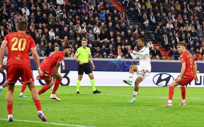 Bradley Barcola of Liverpool scores their sides second goal LASK v Liverpool, UEFA Champions League, Football, Raiffeisen Arena, Linz, Austria - 14 Oct 2026Linz Raiffeisen Arena Austria  Copyright: xMichaelxZemanek Shutterstockx 17215434ag