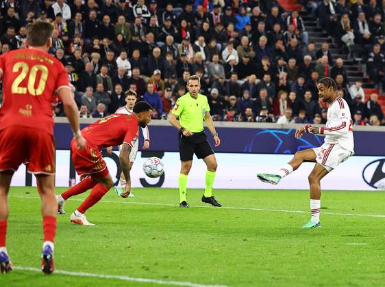 Bradley Barcola of Liverpool scores their sides second goal LASK v Liverpool, UEFA Champions League, Football, Raiffeisen Arena, Linz, Austria - 14 Oct 2026Linz Raiffeisen Arena Austria  Copyright: xMichaelxZemanek Shutterstockx 17215434af