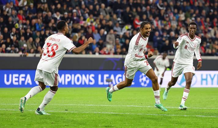 Bradley Barcola of Liverpool celebrates scoring their sides second goal LASK v Liverpool, UEFA Champions League, Football, Raiffeisen Arena, Linz, Austria - 14 Oct 2026Linz Raiffeisen Arena Austria  Copyright: xMichaelxZemanek Shutterstockx 17215434ah