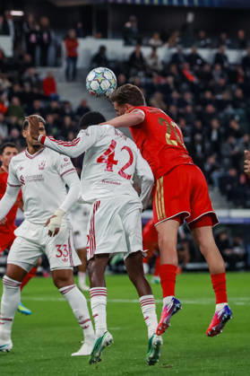 SOCCER - UEFA CL, LASK vs Liverpool LINZ,AUSTRIA,14.OCT.26 - SOCCER - UEFA Champions League, Linzer ASK vs Liverpool FC. Image shows Trey Nyoni (Liverpool) and Kasper Jorgensen (LASK).  GEPAxpictures xManuelxBinder