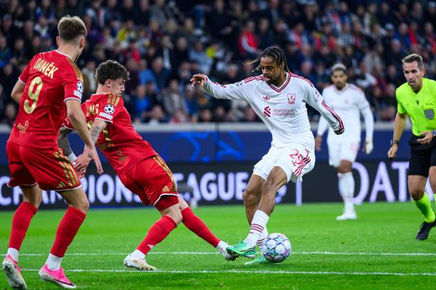 SOCCER - UEFA CL, LASK vs Liverpool LINZ,AUSTRIA,14.OCT.26 - SOCCER - UEFA Champions League, Linzer ASK vs Liverpool FC. Image shows Christoph Lang (LASK) and Bradley Barcola (Liverpool).  GEPAxpictures xChristianxMoser