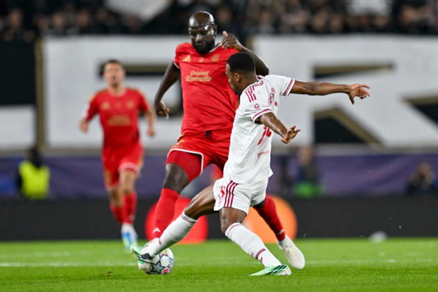 SOCCER - UEFA CL, LASK vs Liverpool LINZ,AUSTRIA,14.OCT.26 - SOCCER - UEFA Champions League, Linzer ASK vs Liverpool FC. Image shows Samuel Adeniran (LASK) and Ryan Gravenberch (Liverpool).  GEPAxpictures xAvnixRetkoceri