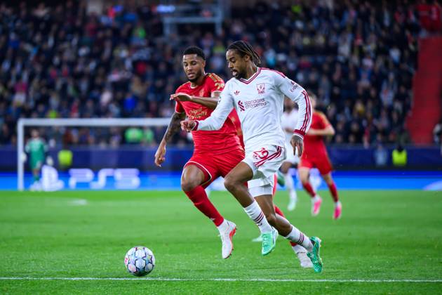 SOCCER - UEFA CL, LASK vs Liverpool LINZ,AUSTRIA,14.OCT.26 - SOCCER - UEFA Champions League, Linzer ASK vs Liverpool FC. Image shows Bradley Barcola (Liverpool) and Xavier Mbuyamba (LASK).  GEPAxpictures xChristianxMoser
