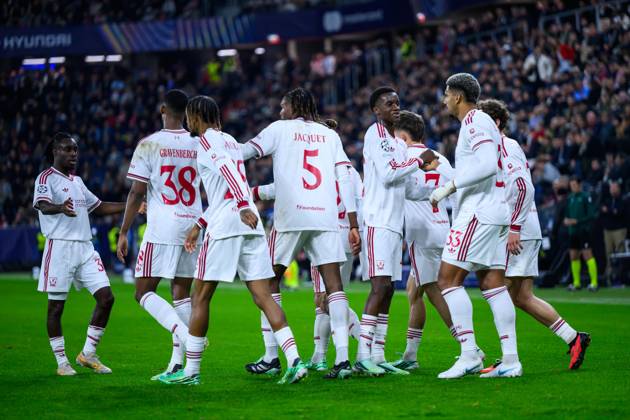 SOCCER - UEFA CL, LASK vs Liverpool LINZ,AUSTRIA,14.OCT.26 - SOCCER - UEFA Champions League, Linzer ASK vs Liverpool FC. Image shows the rejoicing of Liverpool with Ronald Araujo (Liverpool).  GEPAxpictures xChristianxMoser