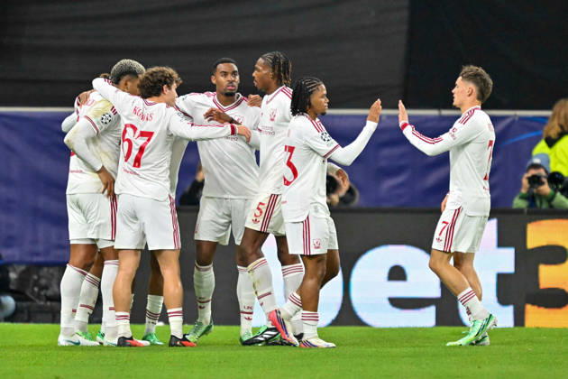 SOCCER - UEFA CL, LASK vs Liverpool LINZ,AUSTRIA,14.OCT.26 - SOCCER - UEFA Champions League, Linzer ASK vs Liverpool FC. Image shows the rejoicing of Liverpool.  GEPAxpictures xAvnixRetkoceri