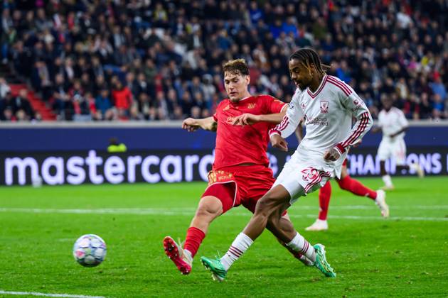 SOCCER - UEFA CL, LASK vs Liverpool LINZ,AUSTRIA,14.OCT.26 - SOCCER - UEFA Champions League, Linzer ASK vs Liverpool FC. Image shows Bradley Barcola (Liverpool) and Joao Tornich (LASK).  GEPAxpictures xChristianxMoser