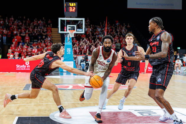 Yuval Hochstadter (BMA365 Bamberg Baskets, 66), Howard Sant-Roos (UCAM Murcia, 08), Richard Balint (BMA365 Bamberg Baskets, 11), Hason Ward (BMA365 Bamberg Baskets, 20), BMA365 Bamberg Baskets vs. UCAM Murcia, Basketball, Basketball Champions League, 3. Spieltag, 14.10.2026 BMA365 Bamberg Baskets vs. UCAM Murcia, Basketball, Basketball Champions League, 3. Spieltag, 14.10.2026 Bamberg Copyright: xEibner-Pressefoto G.xSantemizx EP_EER