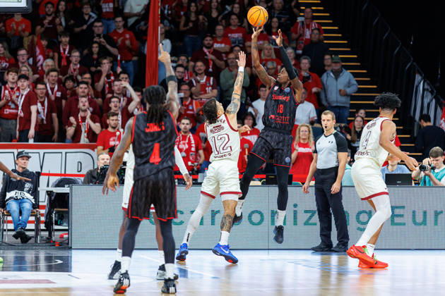 Jonah Radebaugh (UCAM Murcia, 12), Trevon Scott (BMA365 Bamberg Baskets, 13), BMA365 Bamberg Baskets vs. UCAM Murcia, Basketball, Basketball Champions League, 3. Spieltag, 14.10.2026 BMA365 Bamberg Baskets vs. UCAM Murcia, Basketball, Basketball Champions League, 3. Spieltag, 14.10.2026 Bamberg Copyright: xEibner-Pressefoto G.xSantemizx EP_EER