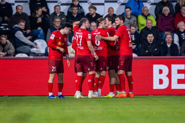 Die Spieler von SSV Jahn Regensburg jubeln ueber das Tor zum 0:2 durch Oscar Schoenfelder (SSV Jahn Regensburg, 07) GER, SC Verl vs. SSV Jahn Regensburg, Fussball, 3. Liga, 9. Spieltag, Spielzeit 2026 2027, 14.10.2026 DFL Regulations prohibit any use of photographers as image sequences and or quasi-video. GER, SC Verl vs. SSV Jahn Regensburg, Fussball, 3. Liga, 9. Spieltag, Spielzeit 2026 2027, 14.10.2026 Verl Copyright: xEibner-Pressefoto JanxRollingerx EP_JSK