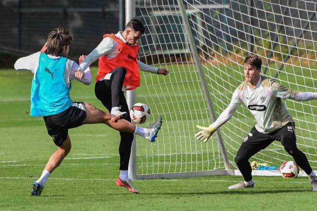 Tomoya Ando Branimir Hrgota Simon Spari ( Pauli ) Deutschland , Hamburg , Trainingsgelände an der Kollaustrasse , Fussball , 2. Bundesliga , FC St Pauli