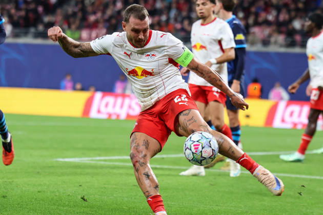 Deutschland: Fußball - UEFA Champions League - Saison 2026 - 2027, 2. Spieltag - RB Leipzig gegen PSV Eindhoven, Red Bull Arena (Leipzig): David Raum (RB Leipzig, 22) klärt den Ball Copyright: xLucasxWalterx