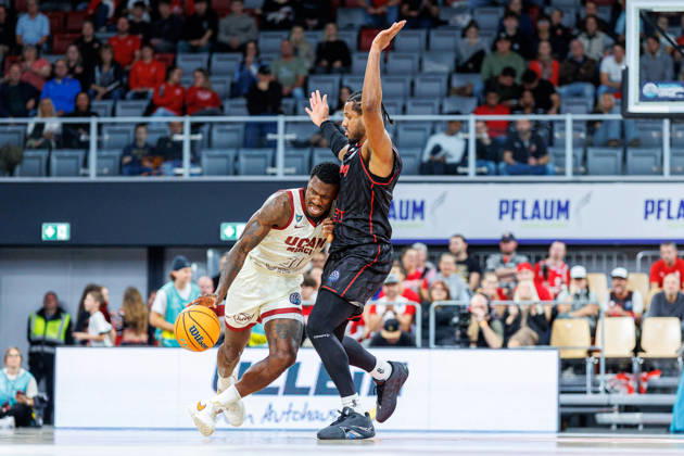 Dylan Ennis (UCAM Murcia, 31), Jordan Wright (BMA365 Bamberg Baskets, 03), BMA365 Bamberg Baskets vs. UCAM Murcia, Basketball, Basketball Champions League, 3. Spieltag, 14.10.2026 BMA365 Bamberg Baskets vs. UCAM Murcia, Basketball, Basketball Champions League, 3. Spieltag, 14.10.2026 Bamberg Copyright: xEibner-Pressefoto G.xSantemizx EP_EER