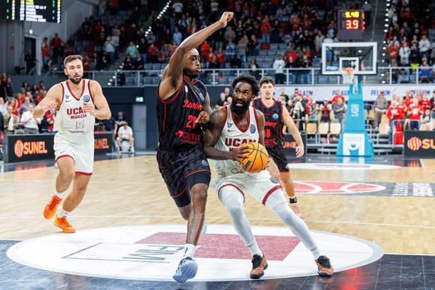 Hason Ward (BMA365 Bamberg Baskets, 20), Howard Sant-Roos (UCAM Murcia, 08), BMA365 Bamberg Baskets vs. UCAM Murcia, Basketball, Basketball Champions League, 3. Spieltag, 14.10.2026 BMA365 Bamberg Baskets vs. UCAM Murcia, Basketball, Basketball Champions League, 3. Spieltag, 14.10.2026 Bamberg Copyright: xEibner-Pressefoto G.xSantemizx EP_EER