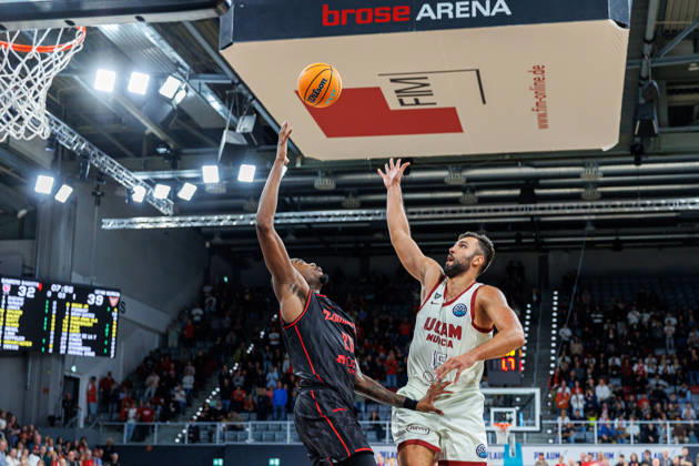 Hason Ward (BMA365 Bamberg Baskets, 20), Emanuel Cate (UCAM Murcia, 15), BMA365 Bamberg Baskets vs. UCAM Murcia, Basketball, Basketball Champions League, 3. Spieltag, 14.10.2026 BMA365 Bamberg Baskets vs. UCAM Murcia, Basketball, Basketball Champions League, 3. Spieltag, 14.10.2026 Bamberg Copyright: xEibner-Pressefoto G.xSantemizx EP_EER