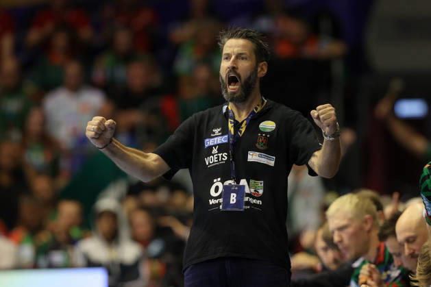 14.10.2026, xtgx, Handball Champions Legaue, SC Magdeburg - Industria Kielce emspor, v.l. Bennet Wiegert (Magdeburg, Trainer) Jubel, Torjubel, jubelt ueber das Tor, celebrate the goal, celebration Magdeburg