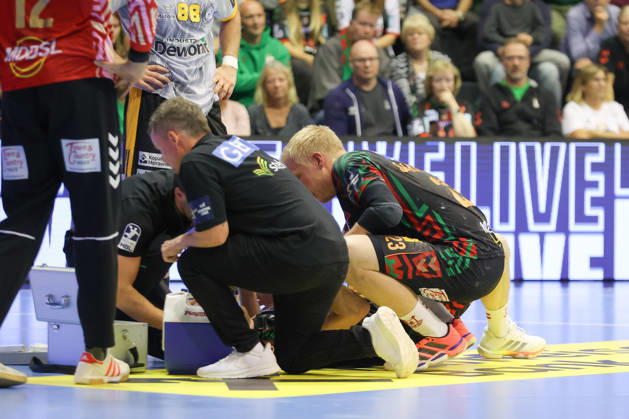 14.10.2026, xtgx, Handball Champions Legaue, SC Magdeburg - Industria Kielce emspor, v.l. Felix Claar (Magdeburg, 7) verletzt Verletzung Magdeburg