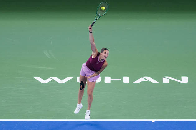 2026 WTA, Tennis Damen Wuhan Open: Aryna Sabalenka - Ann Li in wuhan, China - 14 Oct 2026 Aryna Sabalenka of Belarus plays against Ann Li of USA ( not in view) during the Wuhan Open final match at the Optics Valley International Tennis Center. Ann li defeated Aryna Sabalenka with a score of 3-6, 6-4, 7-6. wuhan China Copyright: xRenxYongx xSOPAxImagesx DSC01236
