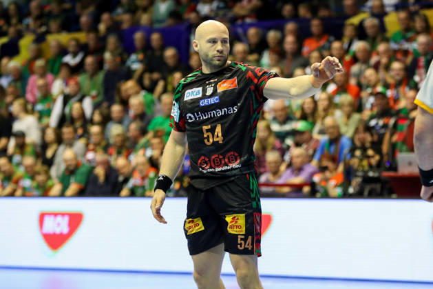 14.10.2026, xgox, Handball EHF Champions League SC Magdeburg - Industria Kielce v.l. Oscar Bergendahl (Magdeburg, 54) gibt Anweisungen, gestikuliert mit den Armen, gesticulate, gives instructions Magdeburg