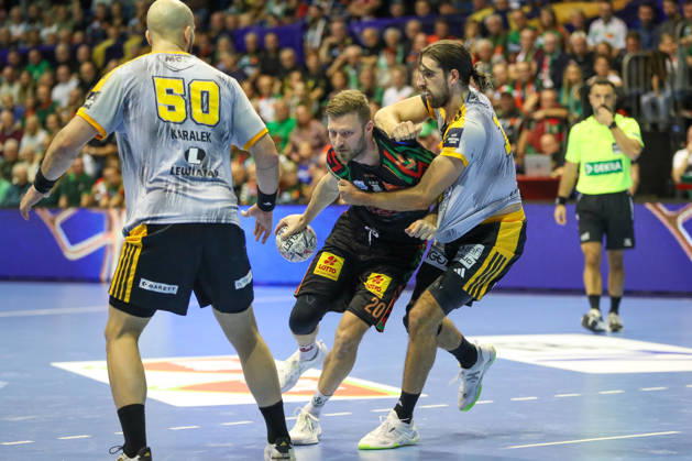14.10.2026, xgox, Handball EHF Champions League SC Magdeburg - Industria Kielce v.l. Philipp Weber (Magdeburg, 20), Julien Bos (Kielce, 13) Zweikampf, Duell, Kampf, tackle Magdeburg