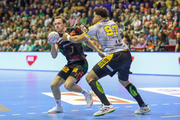 14.10.2026, xgox, Handball EHF Champions League SC Magdeburg - Industria Kielce v.l. Felix Claar (Magdeburg, 7), Theo Monar (Kielce, 97) Zweikampf, Duell, Kampf, tackle Magdeburg