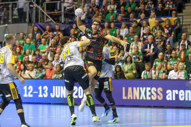 14.10.2026, xgox, Handball EHF Champions League SC Magdeburg - Industria Kielce v.l. Antonio Serradilla (Magdeburg, 15) wirft Tor, Torschuetze, erzielt Tor, Treffer, scores the goal Magdeburg