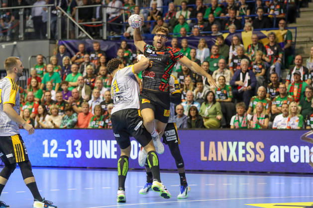 14.10.2026, xgox, Handball EHF Champions League SC Magdeburg - Industria Kielce v.l. Antonio Serradilla (Magdeburg, 15) wirft Tor, Torschuetze, erzielt Tor, Treffer, scores the goal Magdeburg