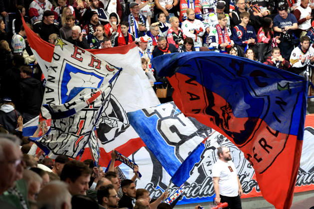 14.10.2026, DEU, GER, Eishockey, Champions League, Saison 2026 27, Berlin, Eisbaeren Berlin vs. Klagenfurther AC Eisbaeren-Berlin-Fanblock,Fans,Fahnen nordphoto GmbH Engler Stadt Wellblechpalast Bundesland Land Copyright: xNordphotox xEnglerx