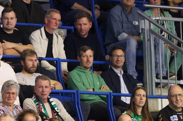 14.10.2026, xtgx, Handball Champions Legaue, SC Magdeburg - Industria Kielce emspor, v.l. 1 FC Magdeburg um Trainer Petrik Sander, Peer Jaekel, Matthias Tischer, Pascal Ibold Magdeburg