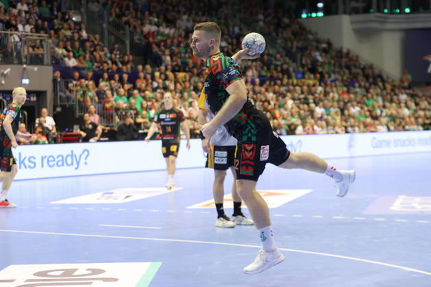 14.10.2026, xtgx, Handball Champions Legaue, SC Magdeburg - Industria Kielce emspor, v.l. Lukas Mertens (Magdeburg, 22) wirft Tor, Torschuetze, erzielt Tor, Treffer, scores the goal Magdeburg