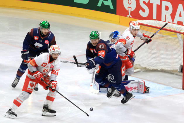 14.10.2026, DEU, GER, Eishockey, Champions League, Saison 2026 27, Berlin, Eisbaeren Berlin vs. Klagenfurther AC Eric Mik ( Eisbaeren Berlin 12 ), Korbinian Geibel ( Eisbaeren Berlin 40 ), Raphael Herburger ( Klagenfurth 89 ), Finn van Ee ( Klagenfurth 81 ) nordphoto GmbH Engler Stadt Wellblechpalast Bundesland Land Copyright: xNordphotox xEnglerx
