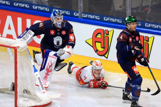 14.10.2026, DEU, GER, Eishockey, Champions League, Saison 2026 27, Berlin, Eisbaeren Berlin vs. Klagenfurther AC Jack LaFontaine ( Eisbaeren Berlin 45 ), Adam Smith ( Eisbaeren Berlin 4 ), Bden Oefner ( Klagenfurth 45 ) nordphoto GmbH Engler Stadt Wellblechpalast Bundesland Land Copyright: xNordphotox xEnglerx