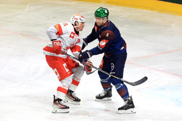 14.10.2026, DEU, GER, Eishockey, Champions League, Saison 2026 27, Berlin, Eisbaeren Berlin vs. Klagenfurther AC Adam Smith ( Eisbaeren Berlin 4 )., David Waschnig ( Klagenfurth 19 ) nordphoto GmbH Engler Stadt Wellblechpalast Bundesland Land Copyright: xNordphotox xEnglerx