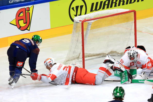 14.10.2026, DEU, GER, Eishockey, Champions League, Saison 2026 27, Berlin, Eisbaeren Berlin vs. Klagenfurther AC Ty Ronning ( Eisbaeren Berlin 9 ), Thomas Hundertpfund ( Klagenfurth 27 ), Mareks Mitens Furey ( Klagenfurth 30 ) nordphoto GmbH Engler Stadt Wellblechpalast Bundesland Land Copyright: xNordphotox xEnglerx