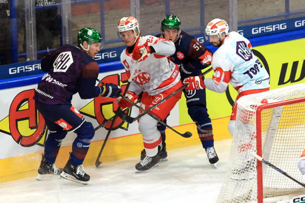 14.10.2026, DEU, GER, Eishockey, Champions League, Saison 2026 27, Berlin, Eisbaeren Berlin vs. Klagenfurther AC Leonhard Pfoederl ( Eisbaeren Berlin 93 ), Jean-Luc Foudy ( Eisbaeren Berlin 55 ), Thimo Nickl ( Klagenfurth 82 ), Raphael Herburger ( Klagenfurth 89 ) nordphoto GmbH Engler Stadt Wellblechpalast Bundesland Land Copyright: xNordphotox xEnglerx