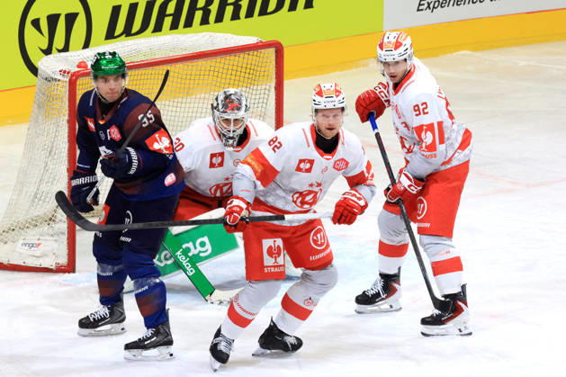 14.10.2026, DEU, GER, Eishockey, Champions League, Saison 2026 27, Berlin, Eisbaeren Berlin vs. Klagenfurther AC Frederik Tiffels ( Eisbaeren Berlin 95 ), Mareks Mitens Furey ( Klagenfurth 30 ), Thimo Nickl ( Klagenfurth 82 ), Clemens Unterweger ( Klagenfurth 92 ) nordphoto GmbH Engler Stadt Wellblechpalast Bundesland Land Copyright: xNordphotox xEnglerx