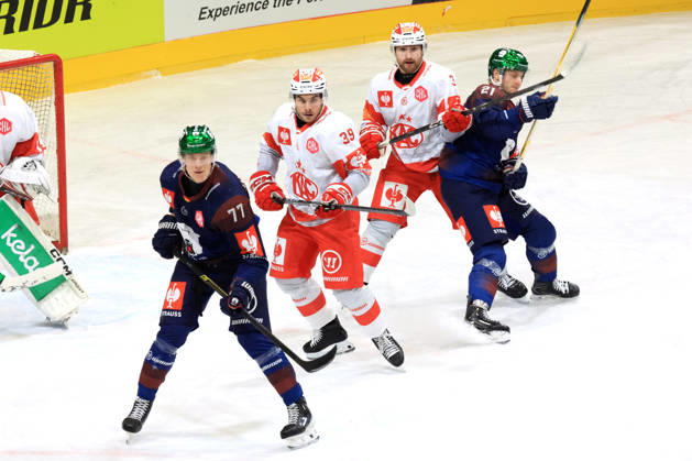 14.10.2026, DEU, GER, Eishockey, Champions League, Saison 2026 27, Berlin, Eisbaeren Berlin vs. Klagenfurther AC Eric Hoerdler ( Eisbaeren Berlin 77 ), Manuel Wiederer ( Eisbaeren Berlin 21 ), Filip Simonic ( Klagenfurth 39 ), Will MacKinnon ( Klagenfurth 3 ) nordphoto GmbH Engler Stadt Wellblechpalast Bundesland Land Copyright: xNordphotox xEnglerx