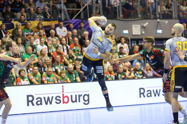 14.10.2026, xtgx, Handball Champions Legaue, SC Magdeburg - Industria Kielce emspor, v.l. Aleks Vlah (Kielce, 88) wirft Tor, Torschuetze, erzielt Tor, Treffer, scores the goal Magdeburg