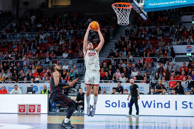 Jordan Wright (BMA365 Bamberg Baskets, 03), Ruben Lopez de la Torre (UCAM Murcia, 16), BMA365 Bamberg Baskets vs. UCAM Murcia, Basketball, Basketball Champions League, 3. Spieltag, 14.10.2026 BMA365 Bamberg Baskets vs. UCAM Murcia, Basketball, Basketball Champions League, 3. Spieltag, 14.10.2026 Bamberg Copyright: xEibner-Pressefoto G.xSantemizx EP_EER