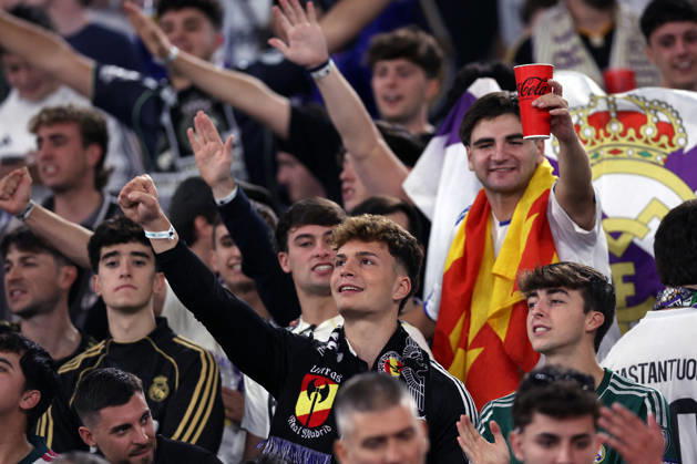 SOCCER - UEFA Champions League - AS Roma vs. Real Madrid Photo by IPA ABACAPRESS.COM89686139 - Rome, Italy — October 14, 2026: A Real Madrid fan in the stands holding a Mourinho banner and Lazio flags during the 2026–2027 UEFA Champions League soccer match between AS Roma and Real Madrid CF at the Olympic Stadium in Rome. Rome Italy Copyright: xIPAxSport ABACAx