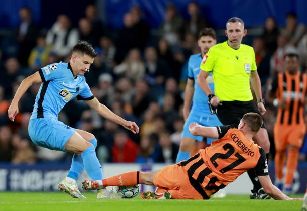Milan Vitalis of AEK Athens in action against Oleh Ocheretko of Shakhtar Donetsk Shakhtar Donetsk v AEK, UEFA Champions League, Football, Stamford Bridge, London, UK - 14 Oct 2026London Stamford Bridge United Kingdom  Copyright: xGeorgexTewkesbury Shutterstockx 17215606bc