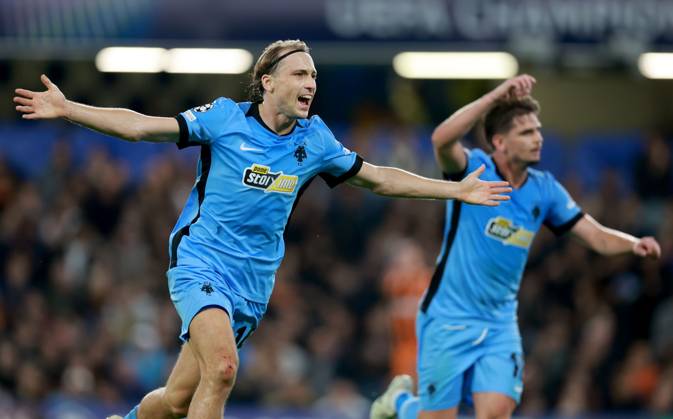 Lovro Majer of AEK Athens celebrates scoring their side s first goal of the game Shakhtar Donetsk v AEK, UEFA Champions League, Football, Stamford Bridge, London, UK - 14 Oct 2026London Stamford Bridge United Kingdom  Copyright: xGeorgexTewkesbury Shutterstockx 17215606bl