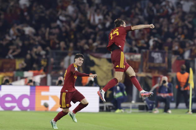 UEFA Champions League AS Roma vs Real Madrid Roma™s Dutch midfielder Marten de Roon celebrates after scoring a goal of 1-0 during UEFA Champions League match between AS Roma vs Real Madrid at Olimpico stadium on October 14, 2026 in Rome, Italy. _BPH3050 Copyright: xAntonioxBalascox